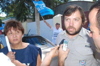 Protesta de los trabajadores de Defensa Civil
