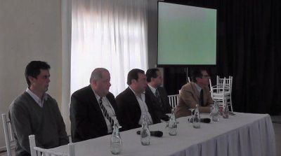 Carlos Delfino disert� en Juana Koslay sobre conducci�n vehicular