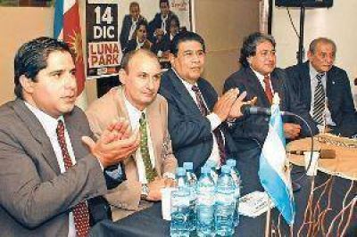 Los Manseros lanzaron en la Casa de Santiago su pr�ximo espect�culo en el Luna Park