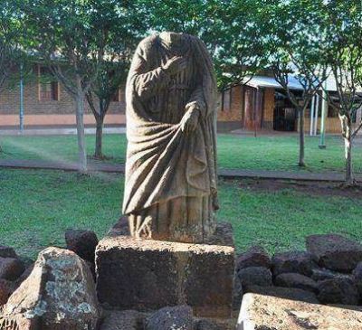 Aseguran que la estatua que est� en Ap�stoles pertenece a Concepci�n y que la van a recuperar