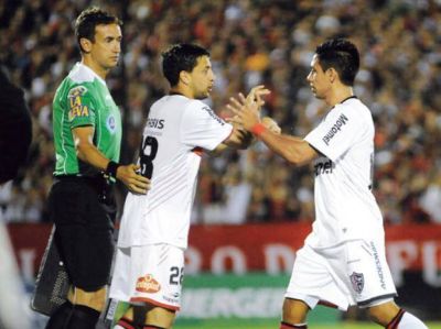 Plantel y cuerpo t�cnico de Newell's reconocen que necesitan una victoria urgente