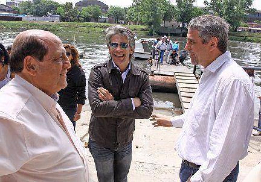 Avellaneda: se realiz� la 8� edici�n de �Remada por el Riachuelo�