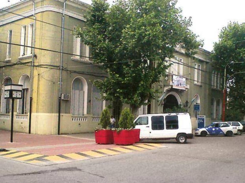 Polic�a imputado por el cobro de facturas truchas acus� a altos jefes