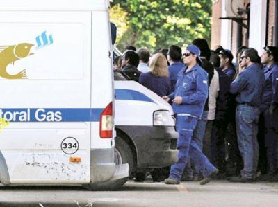 Protesta de empleados de Litoral Gas por la imputaci�n del inspector