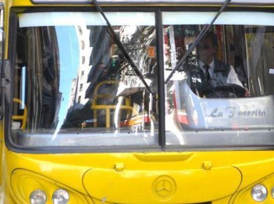 Una mujer fue atropellada por un colectivo de la l�nea 103 en una esquina de barrio Tablada