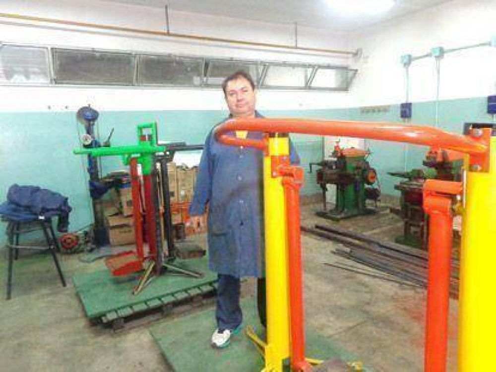 La Escuela T�cnica N� 2 de Villa Corina desarrolla un �Circuito Biosaludable� para las plazas de Avellaneda