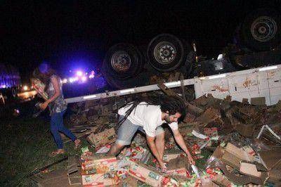 R�o Tala: vuelco y saqueo en Ruta N� 9. Varios aprehendidos