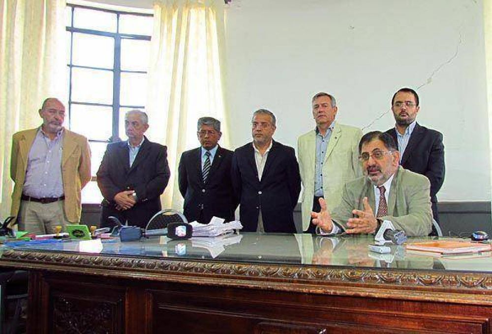 Abrieron sobres de la licitaci�n del transporte urbano de pasajeros