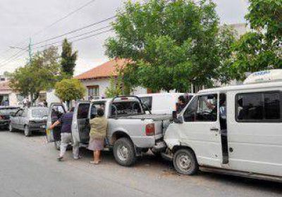 Esperaban en el sem�foro y los chocaron desde atr�s 