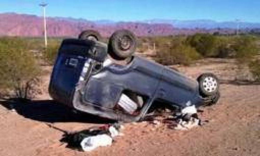 Un utilitario volc� en accidente rutero y dej� como saldo un muerto