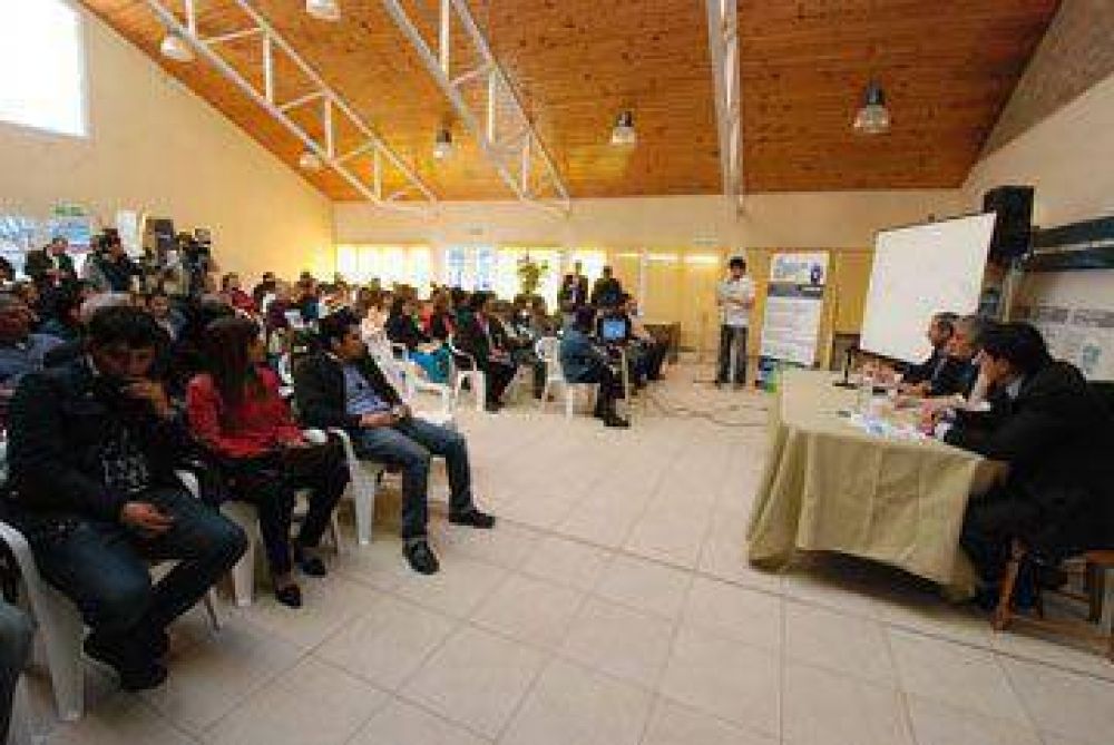 Abordan problemas de la telefon�a celular