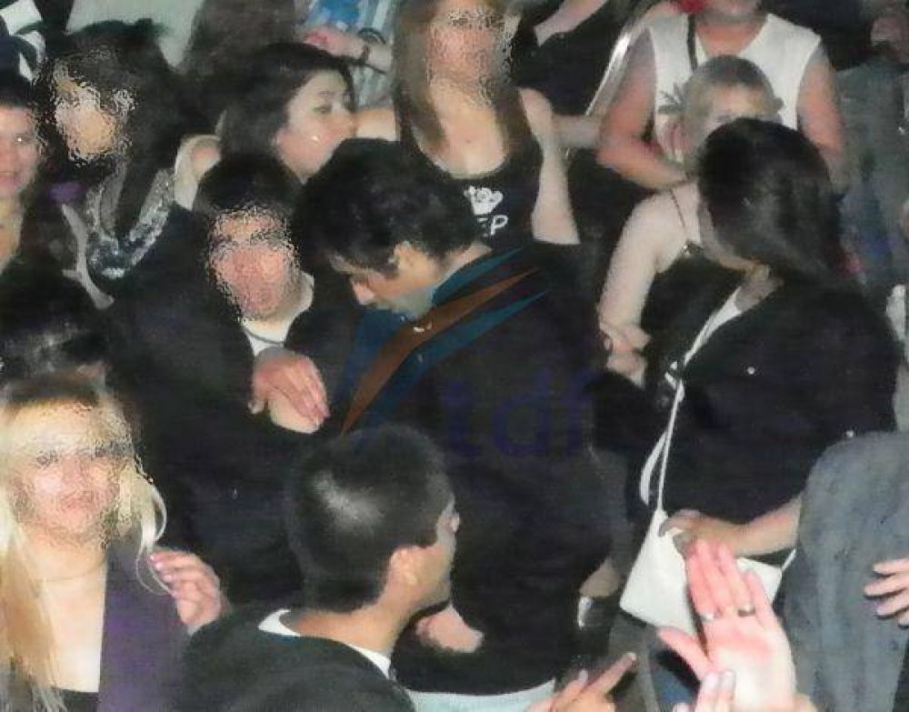 Sarom� estuvo en un boliche y piden investigar a penitenciarios 