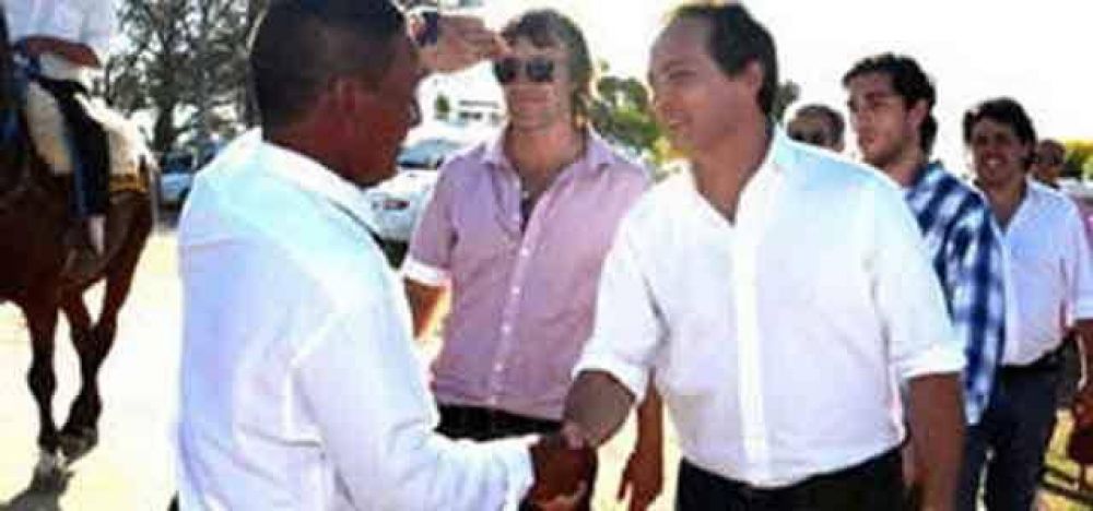 SE VA CAMAU: El curro del alonsito -que no es pavo-, ahora bancado por el gobierno provincial	