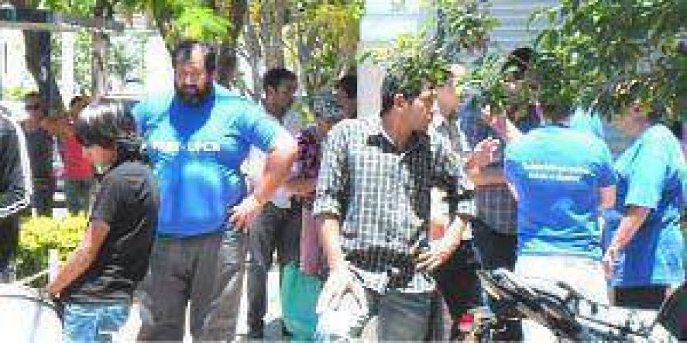 Protesta de empleados de UPCN frente al PAMI