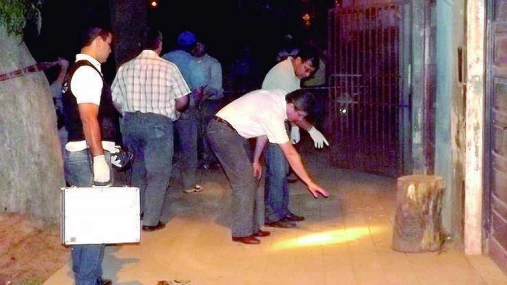 Hay dos detenidos por el brutal crimen del jefe del Correo en Villafa�e