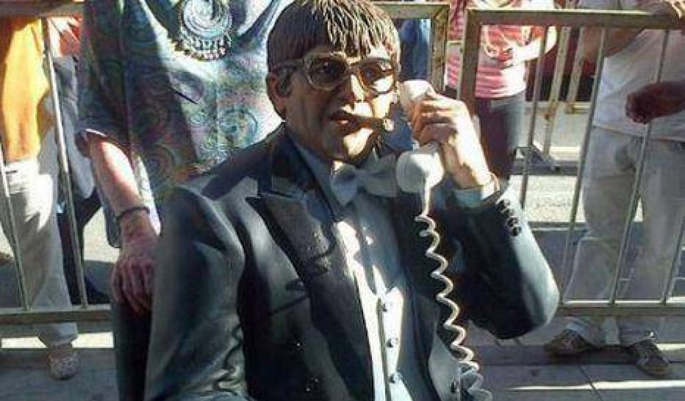 Tato Bores tiene su estatua en la calle Corrientes