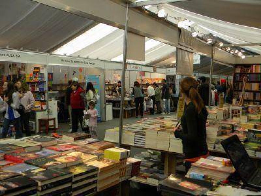 La Feria del Libro abre desde la maana con una amplia variedad de propuestas