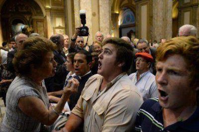 Repudio a grupo fundamentalista que irrumpi� en la Catedral