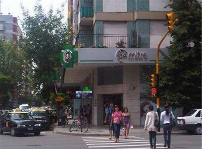 Banda de delincuentes rob� en la Farmacia Mitre