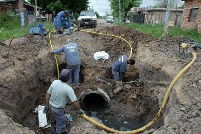 Presidente Per�n: Limpian entubamiento en Los Pinos