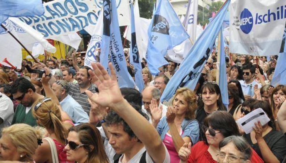 Gremios estatales reclaman plus salarial