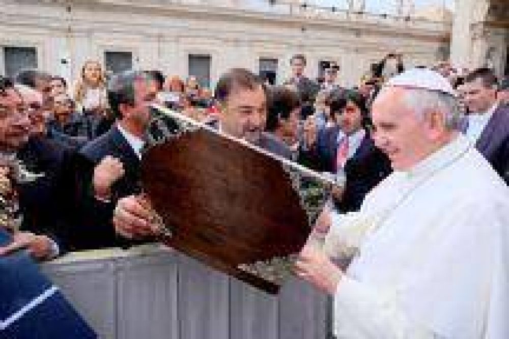El Papa Francisco recibi� a Miguel Isa: �Salta es un pueblo de mucha fe. Recen por m�