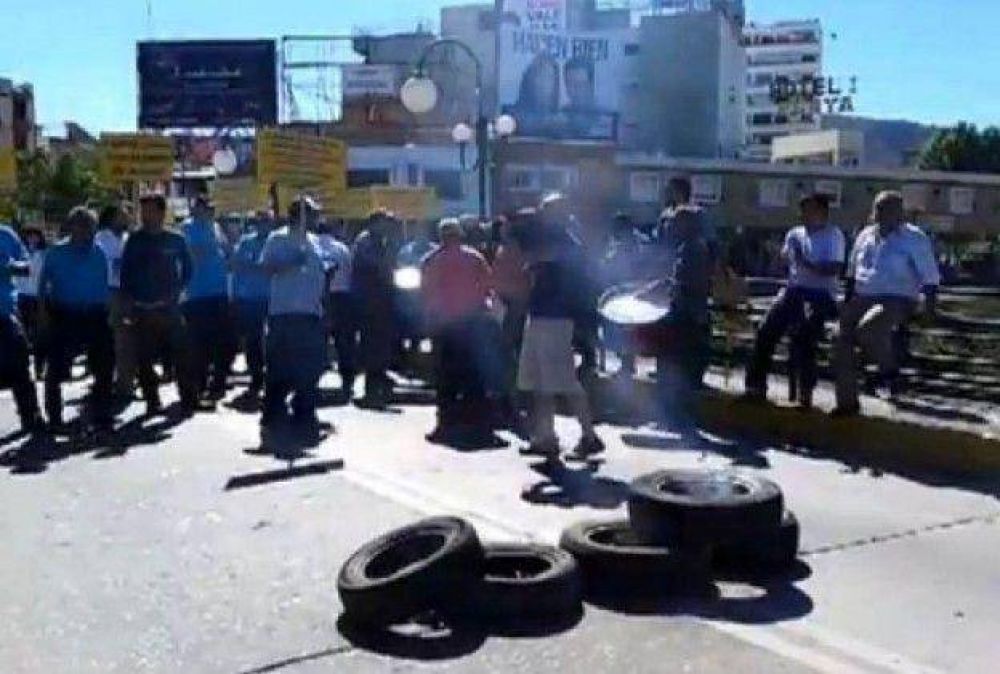 Agua: Habr� suba del 23% para el servicio y el municipio se har� cargo del rubro Obras