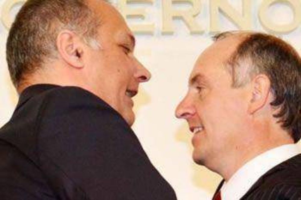 DENUNCIARON A MIGUEL CASTRO PORQUE JUR� COMO MINISTRO SIENDO INTENDENTE