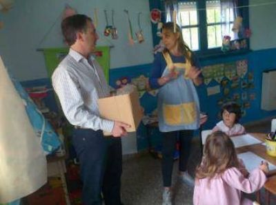 El Frente Renovador entreg� �tiles escolares al JIRMM 10