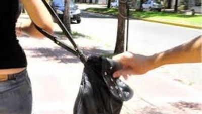 Cuatro mujeres v�ctimas de arrebatos violentos en Capital