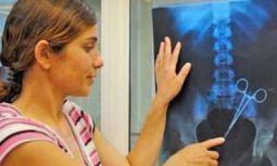 Ins�lito. Se hizo una radriograf�a y ten�a en su abdomen una tijera