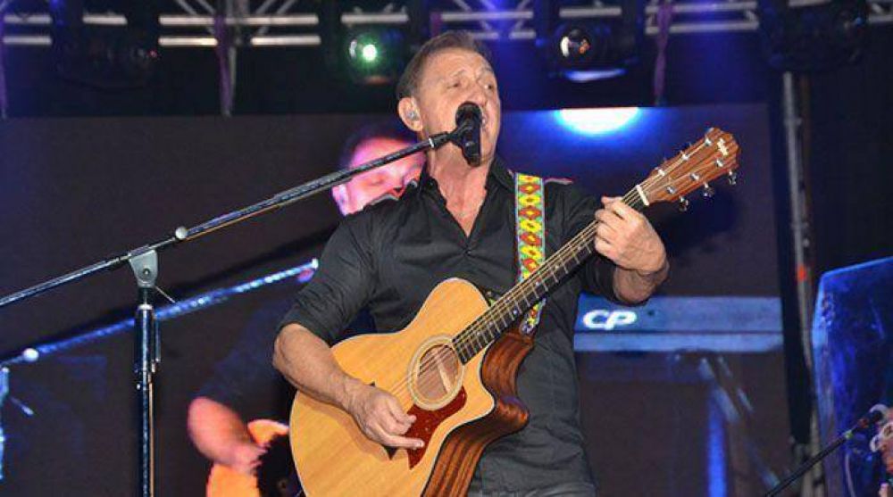 Franco De Vita hizo delirar a los bahienses en el Club Estdiantes