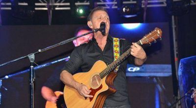 Franco De Vita hizo delirar a los bahienses en el Club Estdiantes