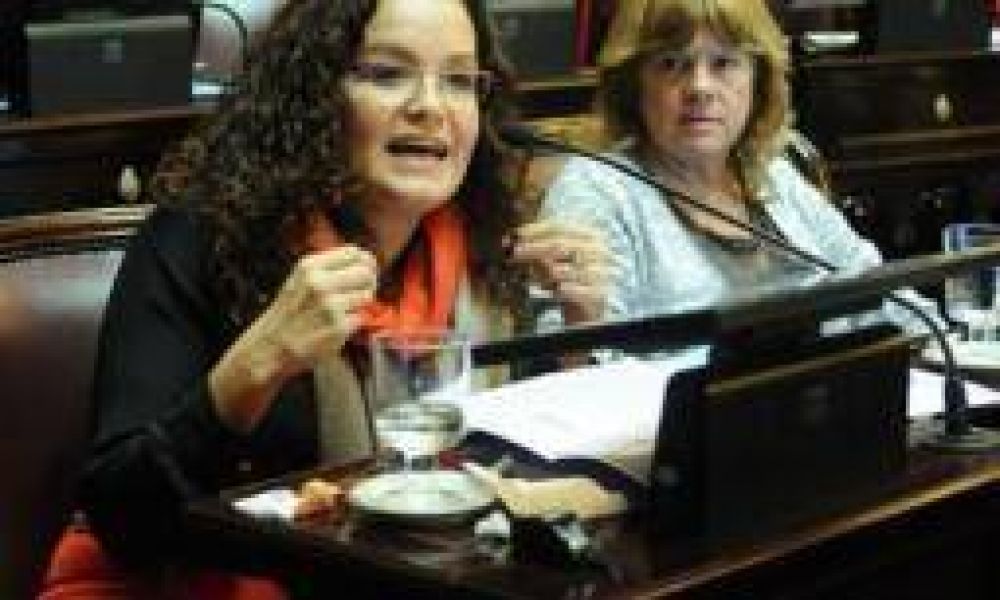 Tere Luna dijo que le dio �verguenza ajena� la d�diva oficialista
