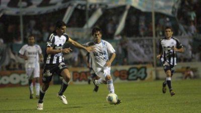 Atl�tico festej� en casa y no se baja de la lucha