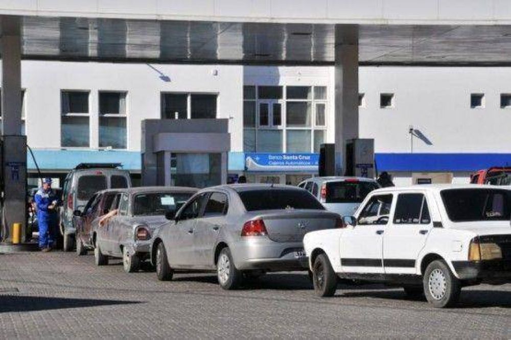 Estacioneros piden que solo carguen combustible quienes realmente lo necesiten