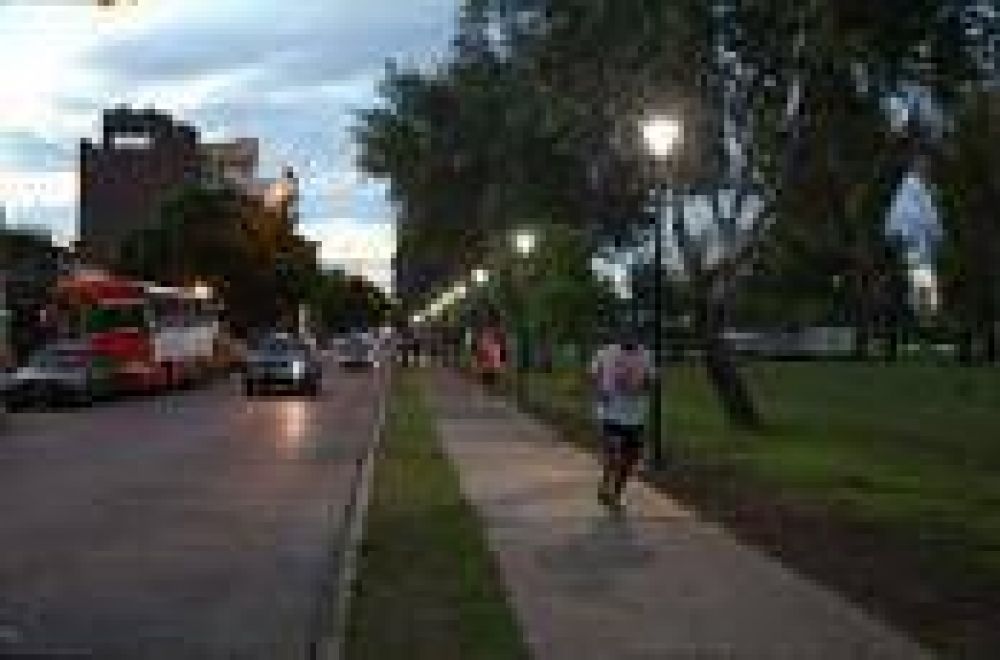 La Plata: Colocaron 75 columnas de luminarias en el circuito aer�bico de Parque Alberti