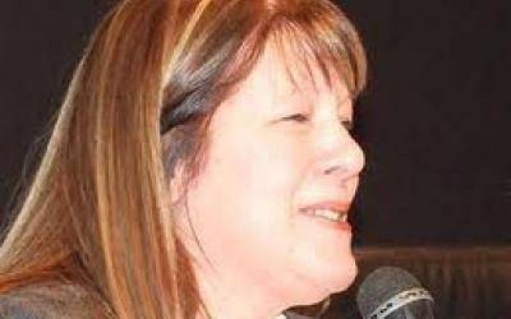 Stolbizer apoy� la idea de vecinos inundados para suspender los festejos por aniversario de La Plata