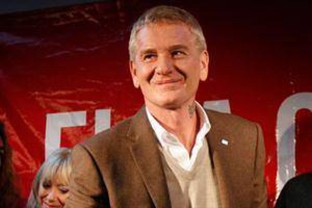 Francisco De Narv�ez le contest� a Agust�n Rossi por ley de derribo de aviones ilegales
