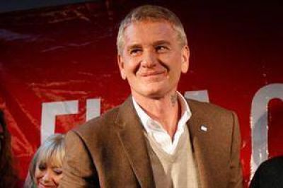 Francisco De Narv�ez le contest� a Agust�n Rossi por ley de derribo de aviones ilegales