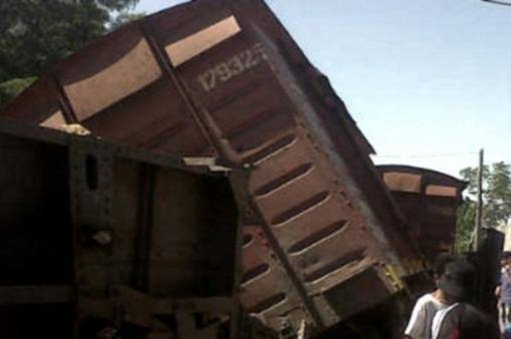 Descarril� un tren del Belgrano Cargas en Rosario y afect� a tres casas