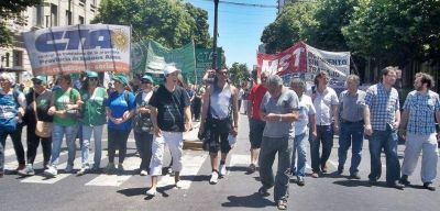 Christian Castillo inaugura su mandato moviliz�ndose con los trabajadores