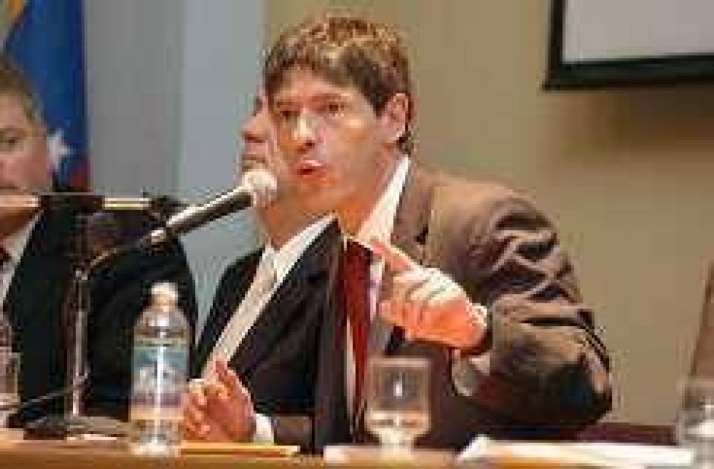 "Tr�mites m�s largos no aseguran m�s transparencia, al contrario"