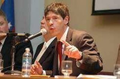 "Tr�mites m�s largos no aseguran m�s transparencia, al contrario"