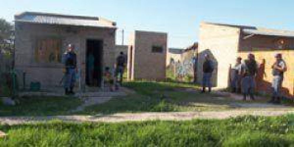 Secuestran drogas y armas en el C5