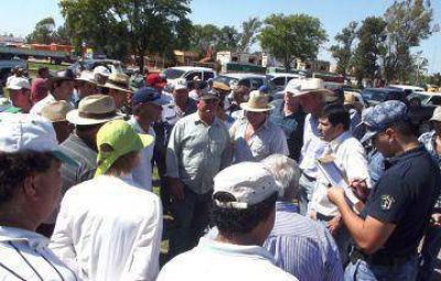 Productores de Tres Isletas cortaron la ruta 16