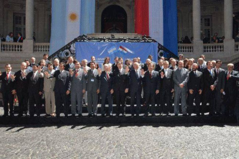 Mandatarios y funcionarios de Argentina y Paraguay rubricaron hist�rico acuerdo