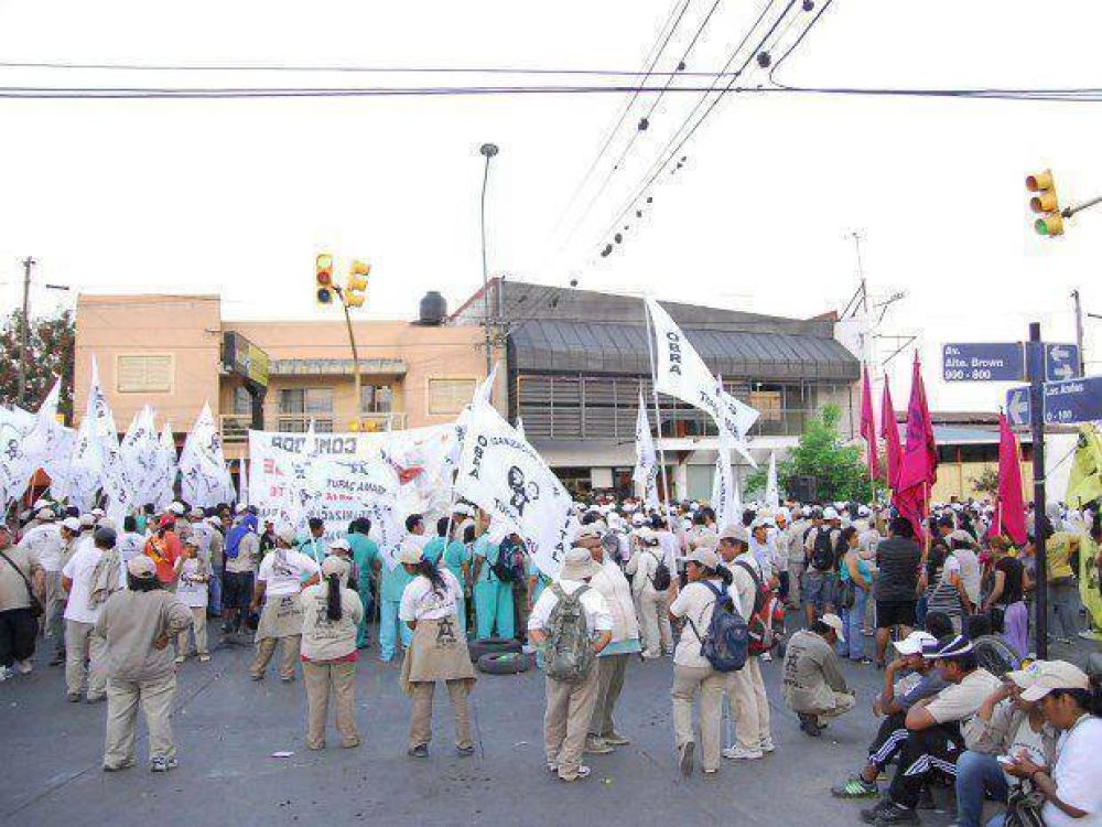 Toman Ministerio y cortan rutas