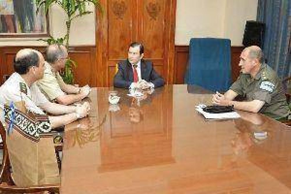 El gobernador Zamora recibi� a autoridades de Gendarmer�a Nacional