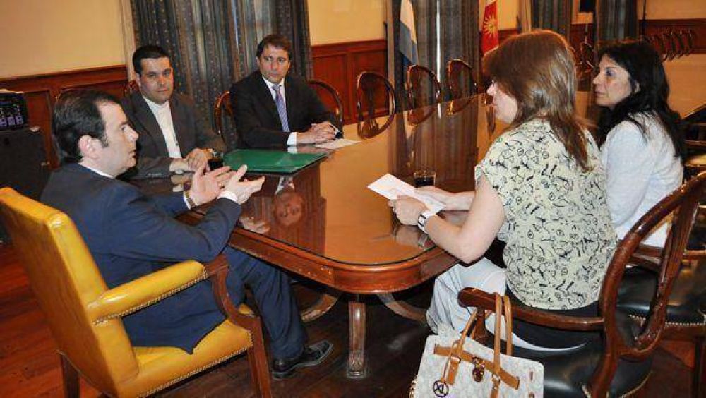 Entregaron susidio al colegio Santiago Apostol